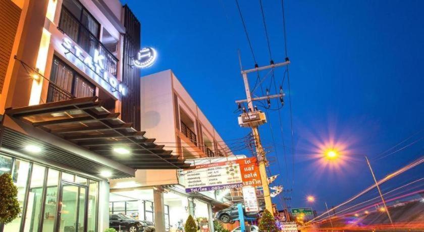 Hotel K Station Pattaya Esterno foto